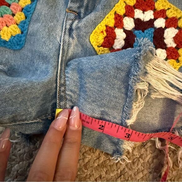 BLANKNYC Patchwork The Barrow Short In Wildest Rhythm Crochet- Size 26 - Picture 8 of 10